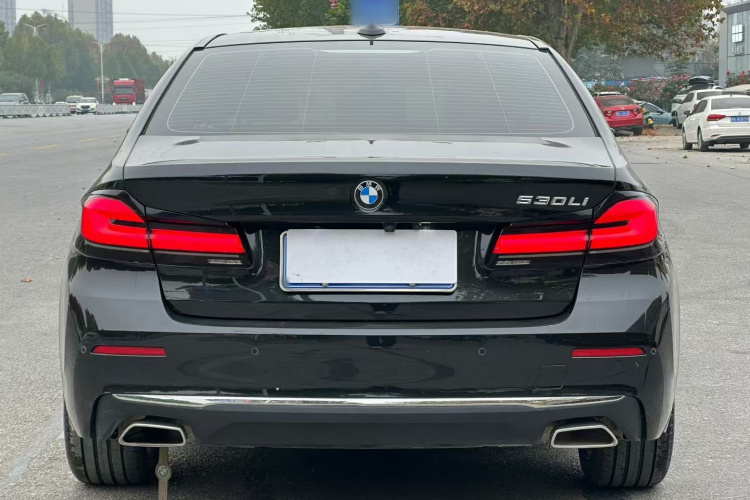 宝马5系 2022款 改款 530Li 领先型 豪华套装车身外观6