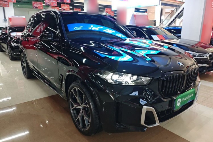宝马X5 2023款 xDrive 30Li 尊享型M运动套装车身外观3