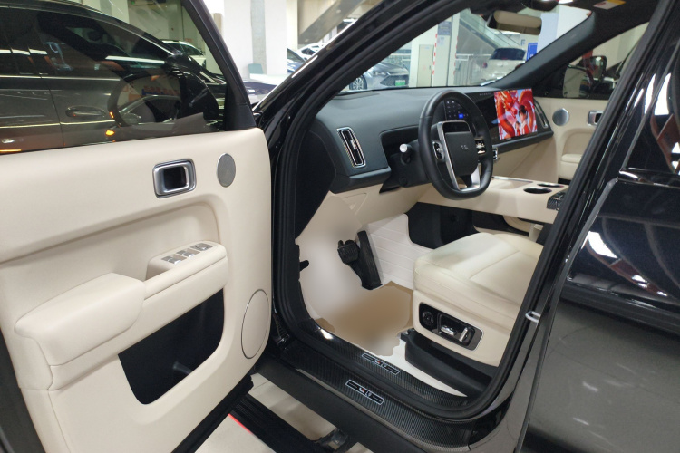 理想汽车 理想L9 2022款 Max中控内饰7003