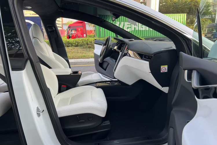特斯拉 Model X 2019款 长续航版中控内饰7005