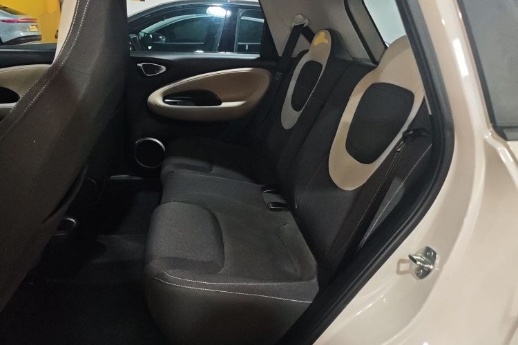 五菱汽车 五菱缤果 2023款 333km 快享款中控内饰21