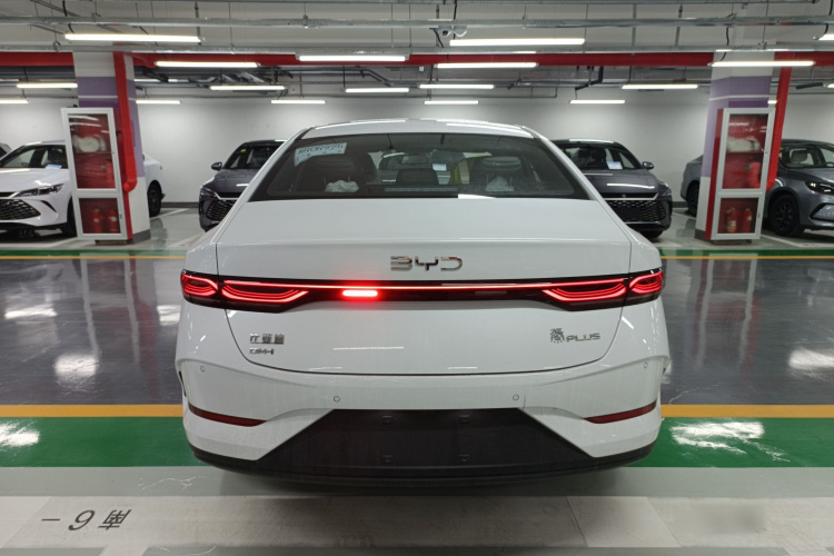 比亚迪 秦PLUS 2025款 DM-i 智驾版 55KM领先型车身外观6004