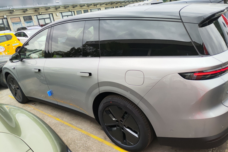 理想汽车 理想i8 2025款 标准版车身外观4