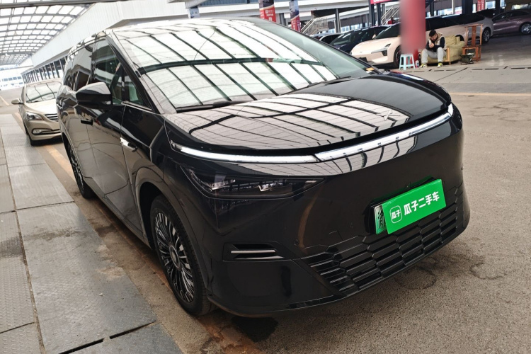 小鹏X9 2025款 650长续航 Max车身外观3