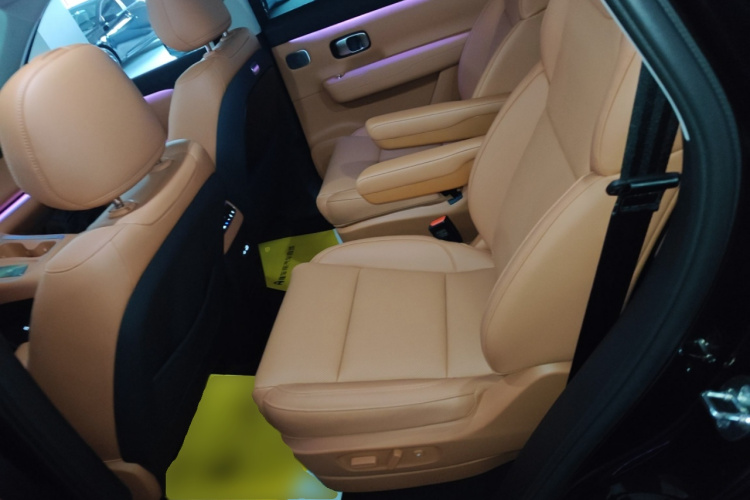 零跑汽车 零跑C16 2026款 纯电 630激光雷达智尊版 6座中控内饰7004