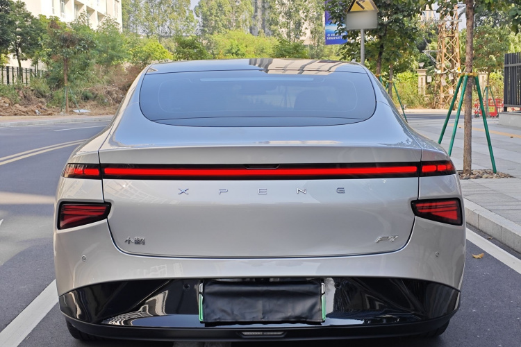 小鹏P7 2022款 670N+车身外观6005