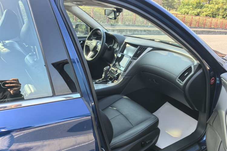 英菲尼迪Q50L 2018款 2.0T 逸享版 国VI中控内饰7012