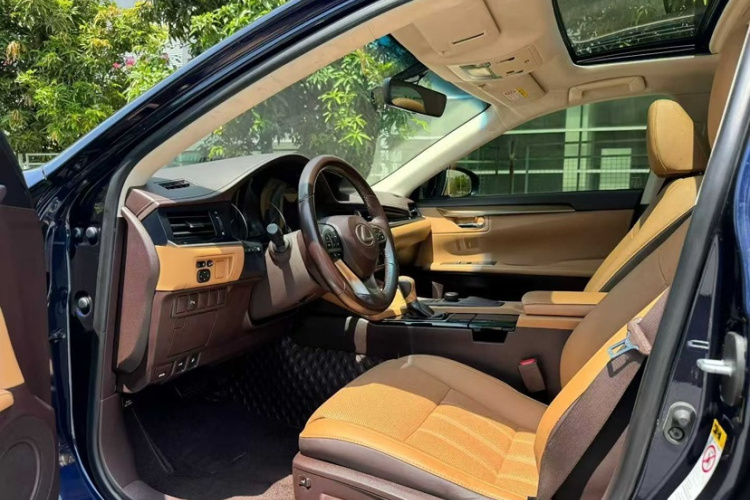 雷克萨斯ES 2015款 200 精英版中控内饰7005