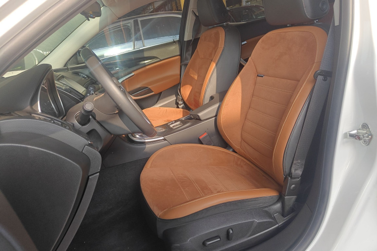 别克 君威 2015款 1.6T 精英技术型中控内饰19