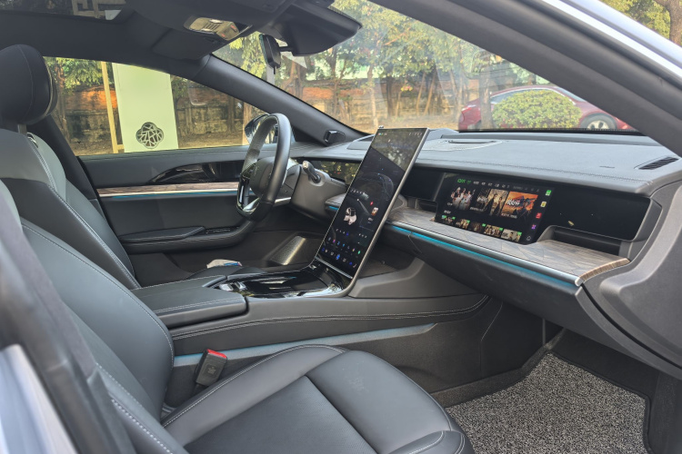 哪吒汽车 哪吒S 2022款 纯电 715km 后驱中版中控内饰7002