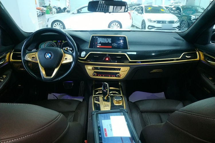 宝马7系 2018款 730Li 领先型 M运动套装中控内饰7002