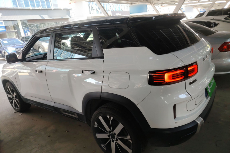 吉利汽车 吉利icon 2023款 1.5TD 巧克力醇巧版车身外观4