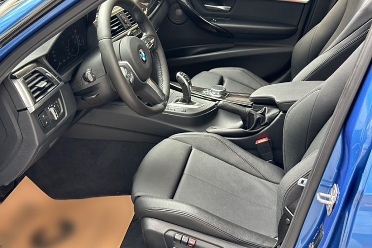 宝马3系 2018款 320Li M运动曜夜版中控内饰7008