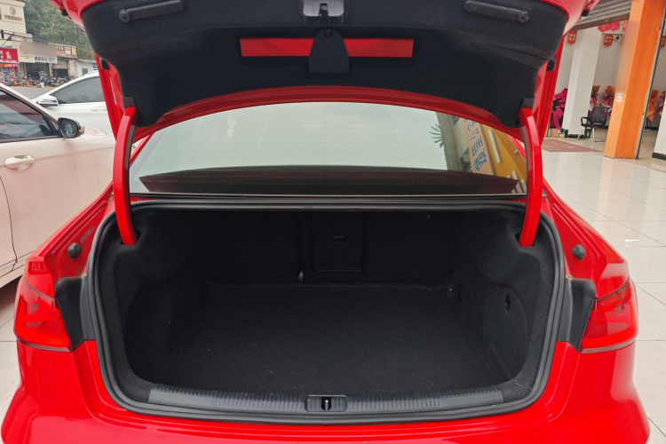 奥迪A3 2014款 Limousine 35 TFSI 自动进取型机舱底盘23