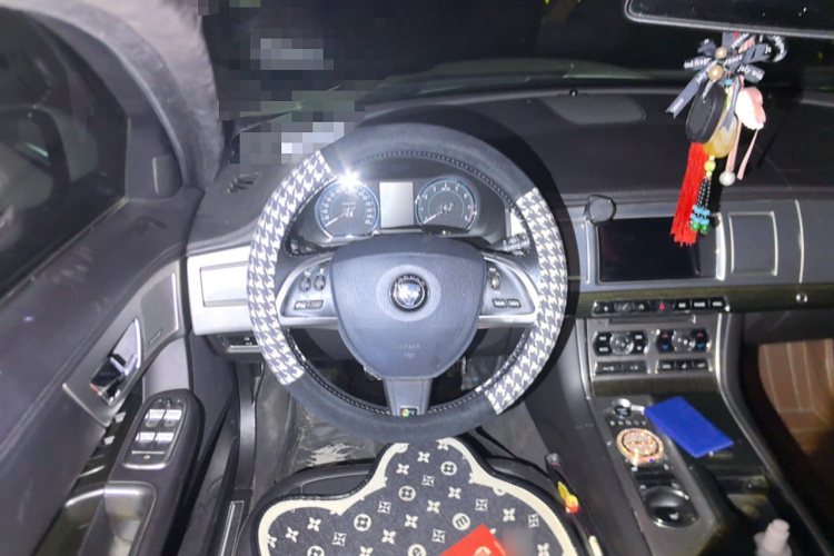 捷豹XF 2015款 XF 3.0 SC R-Sport 豪华版中控内饰13