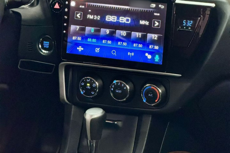 丰田 卡罗拉 2018款 1.2T S-CVT GL智享版中控内饰7005