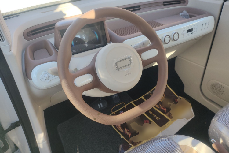 奔腾小马 2025款 222km 灵动马中控内饰13