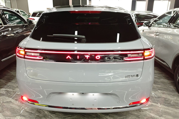 鸿蒙智行 问界M5 2025款 纯电  Ultra 后驱版车身外观6