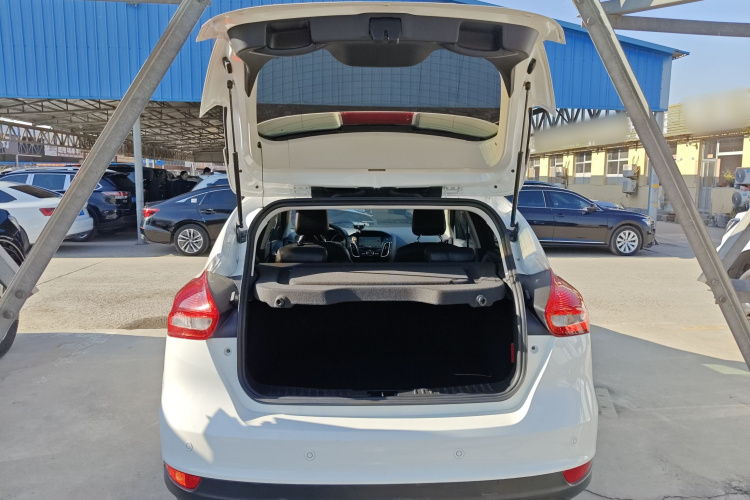 福特 福克斯 2018款 两厢经典 1.6L 自动风尚型智行版机舱底盘23