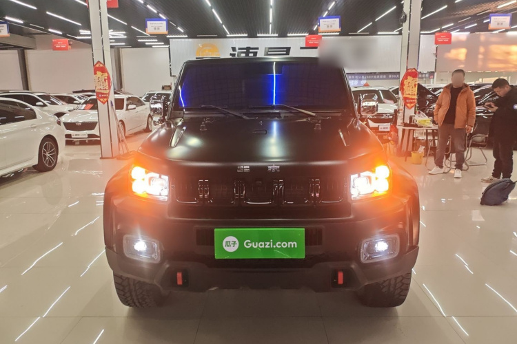 北京越野 北京BJ40 2024款 2.0D 刀锋英雄荣耀版车身外观2