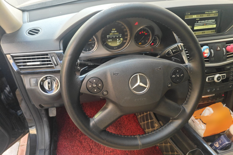 奔驰E级 2012款 E 300 L 时尚型中控内饰13