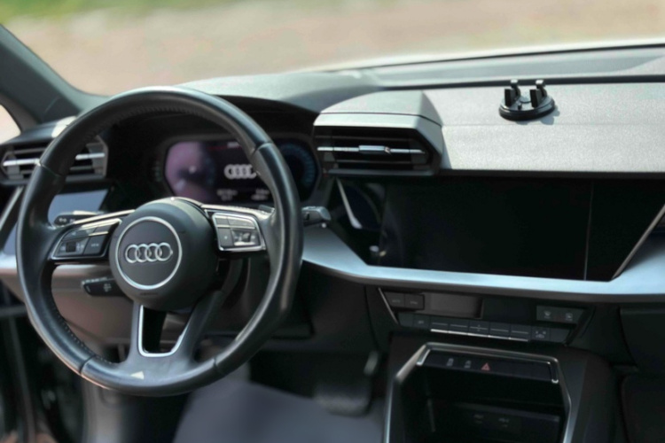 奥迪A3 2021款 A3L Limousine 35 TFSI 进取致雅型中控内饰7003