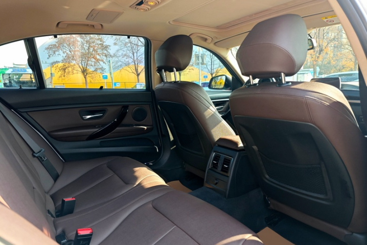 宝马3系 2018款 320Li 时尚型中控内饰7004