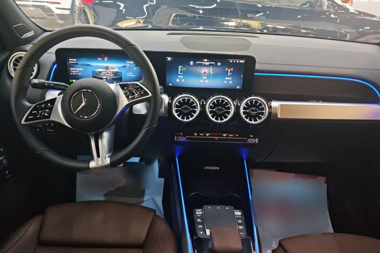 奔驰GLB 2024款 GLB 220 4MATIC中控内饰7002