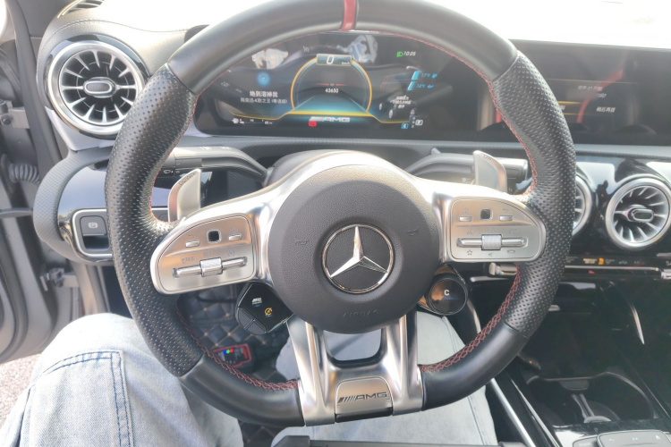 奔驰A级AMG 2021款 AMG A 35 L 4MATIC 炽夜特别版局部细节13