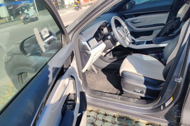 比亚迪 宋PLUS新能源 2021款 DM-i 51KM 尊荣型中控内饰7003