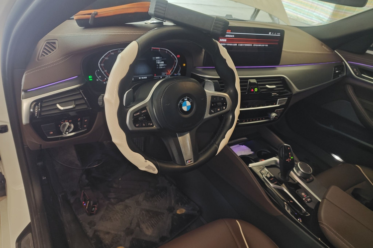 宝马5系 2021款 改款 530Li 领先型 M运动套装中控内饰7002