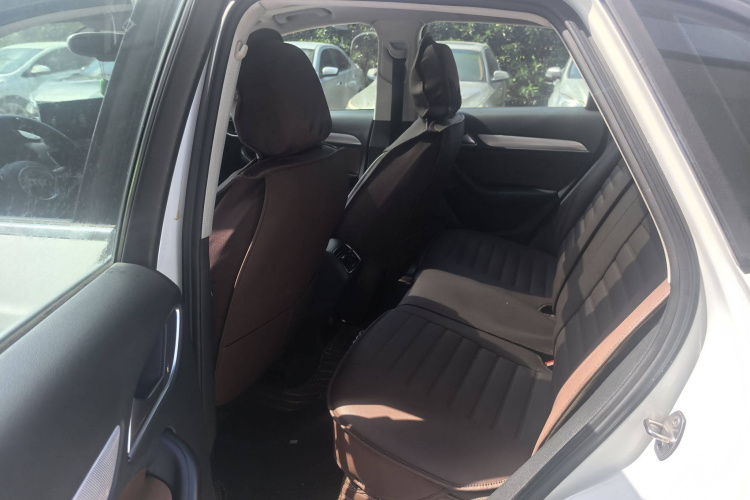 奥迪Q3 2015款 35 TFSI 进取型中控内饰7006