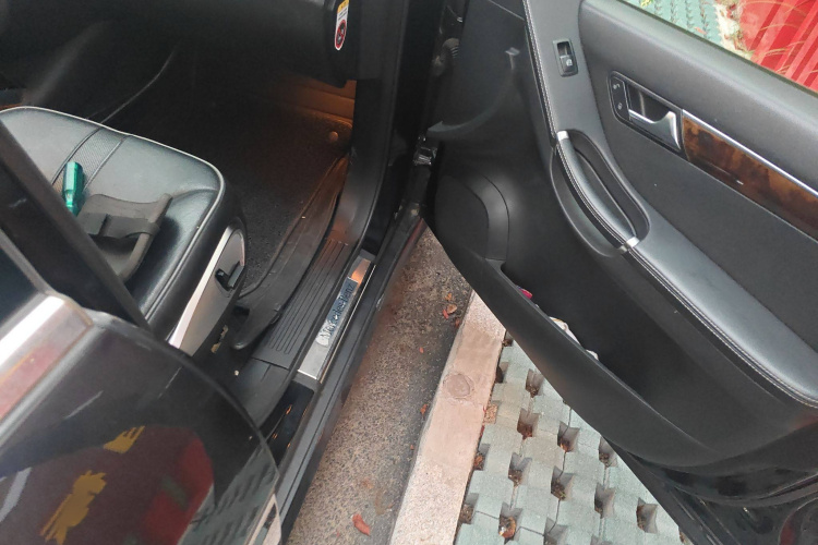 奔驰R级 2010款 R 300 L 豪华型局部细节9005