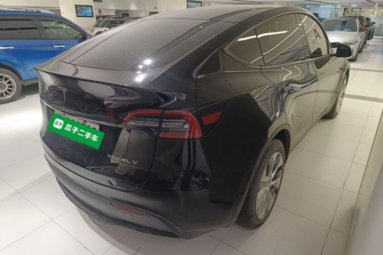 特斯拉 Model Y 2022款 改款 后轮驱动版车身外观7