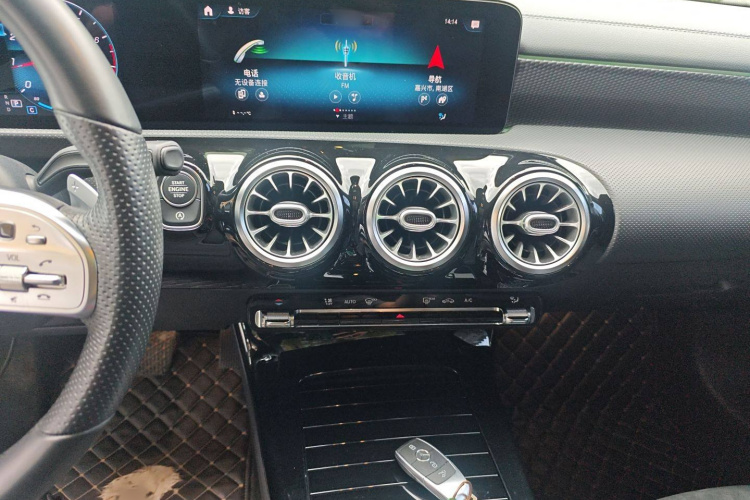 奔驰A级 2020款 改款 A 200 L 运动轿车时尚型局部细节16