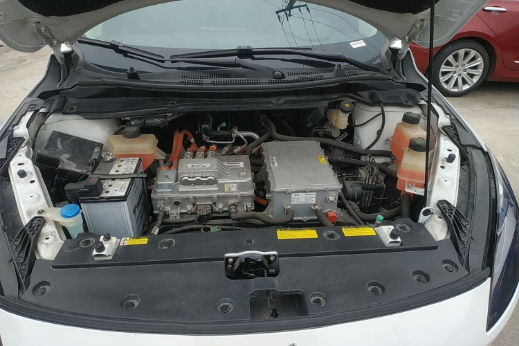 小鹏G3 2020款 520i 智享版机舱底盘24