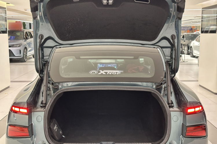 小鹏P7 2023款 P7i 702 Pro车身外观6007