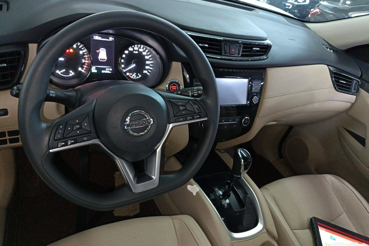 日产 奇骏 2017款 2.0L CVT舒适版 2WD中控内饰7002