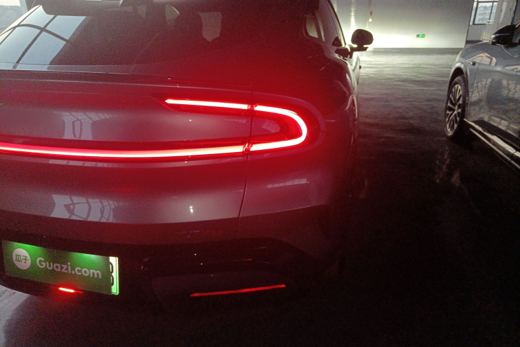 小米汽车 小米YU7 2025款 超长续航高性能四驱Max版车身外观9