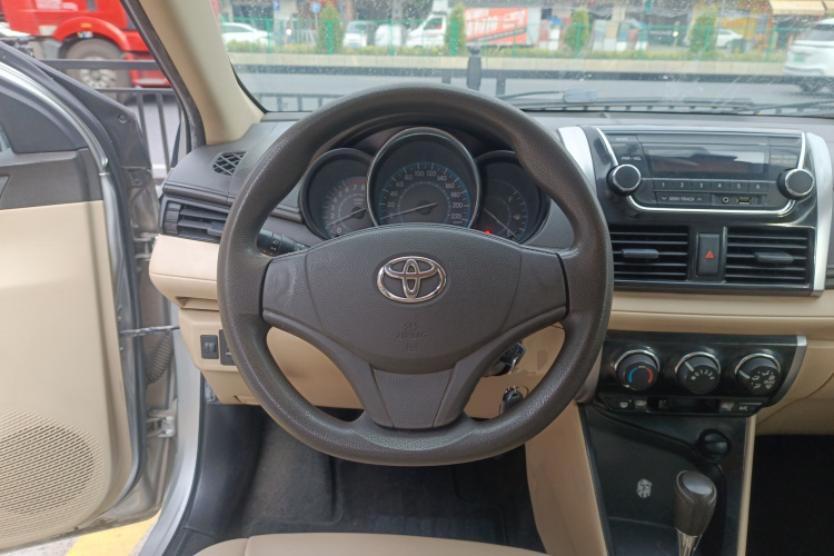 丰田 威驰 2014款 1.5L 自动智臻版中控内饰13