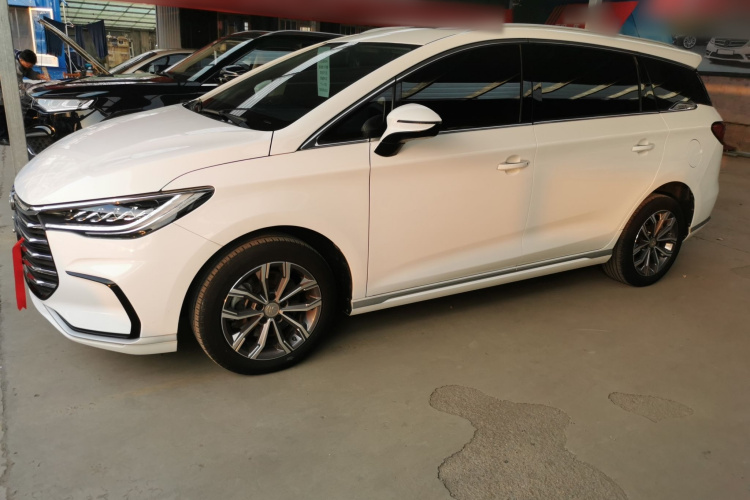 比亚迪 宋MAX 2021款 升级版 1.5T 自动豪华型 7座车身外观4