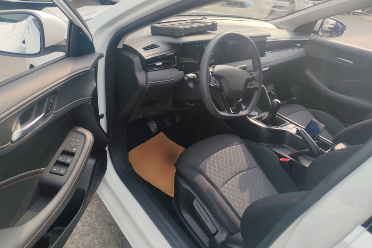 荣威i5 2023款 1.5L 手动舒享版中控内饰20