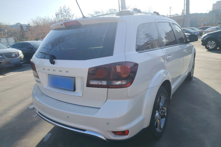 道奇 酷威 2016款 2.4L 两驱旅行版车身外观7