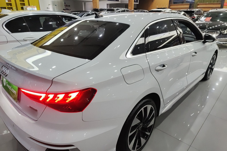 奥迪A3 2024款 A3L Limousine 35 TFSI 时尚运动型车身外观7