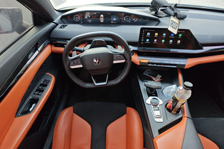 长安UNI-V 2023款 1.5T 运动版局部细节13