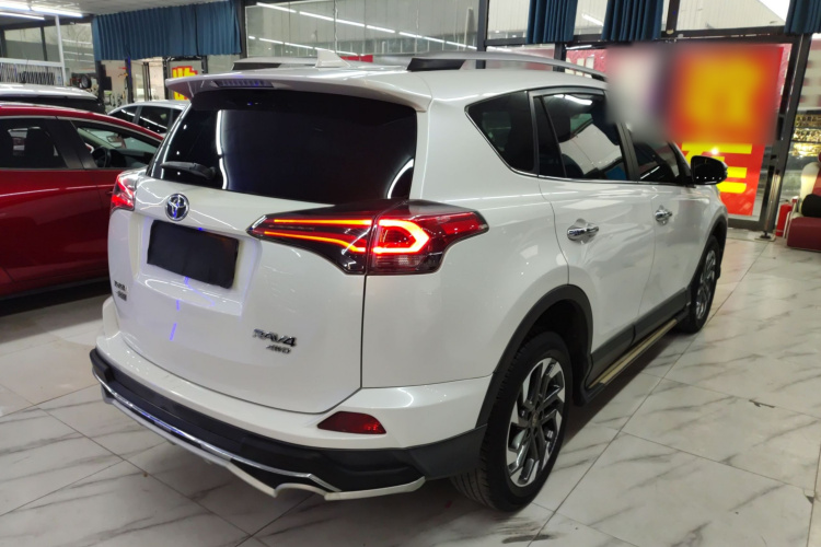 丰田 RAV4荣放 2018款 2.5L 自动四驱精英i版车身外观7
