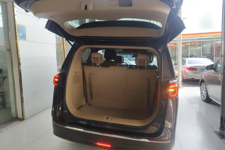 别克GL8 2020款 ES陆尊 653T 尊享型机舱底盘23