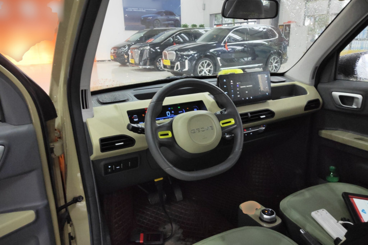 吉利银河 2024款 200km 熊猫骑士中控内饰7002