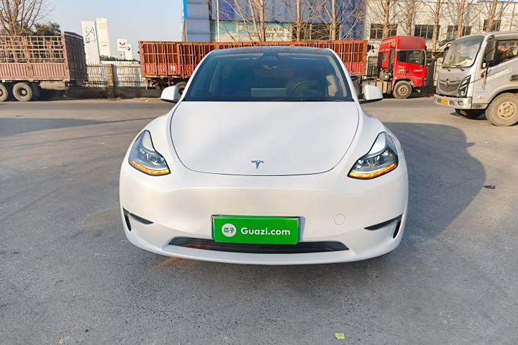 特斯拉 Model Y 2023款 长续航全轮驱动版车身外观2