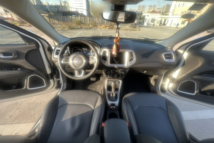 Jeep 指南者 2017款 200T 自动家享版中控内饰7001